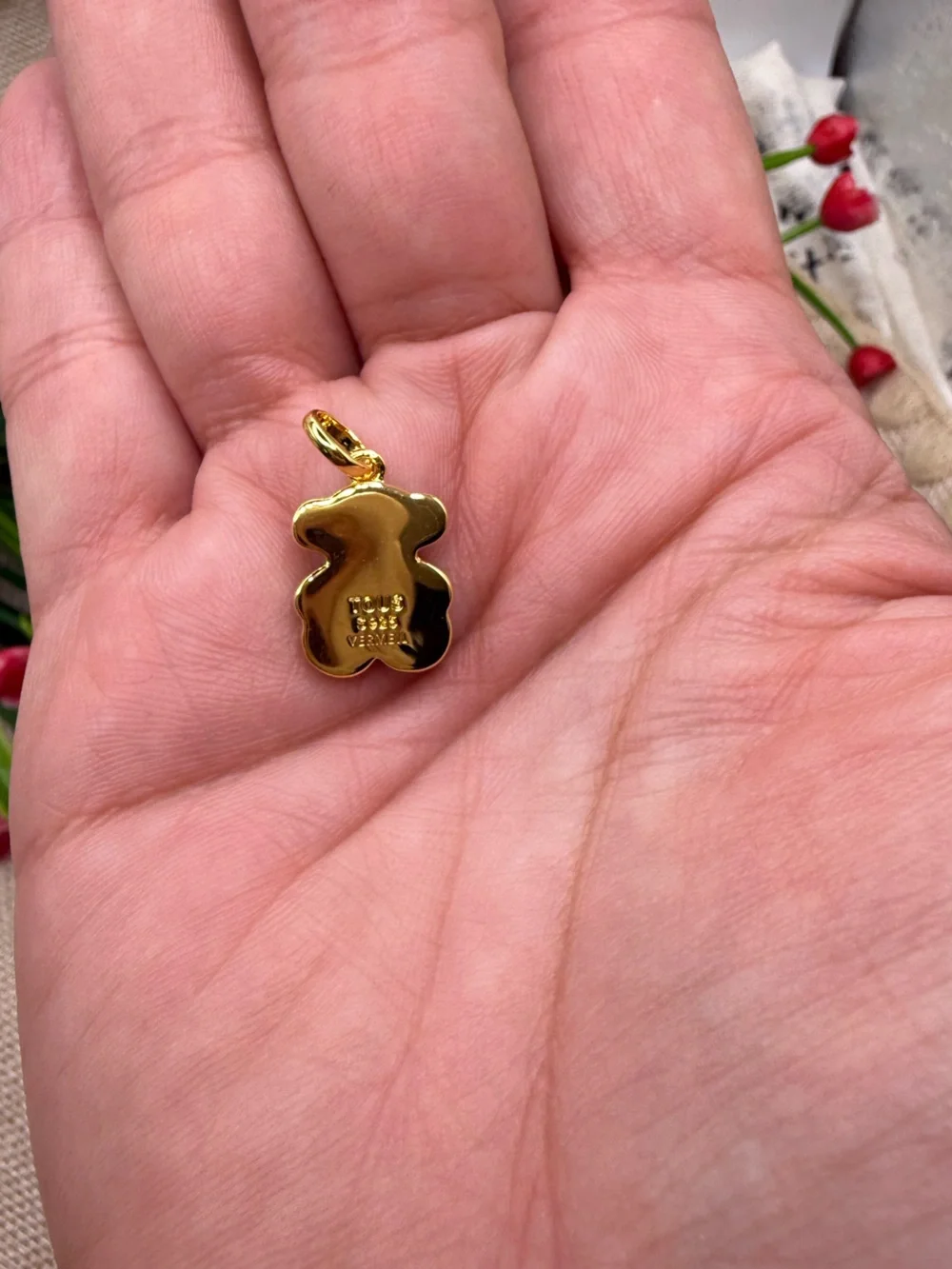 Small pendant 925 gold plating over silver and an onyx bear motif 1.6CM